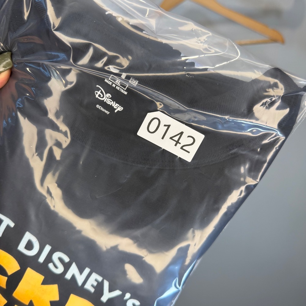 Uniqlo UT Disney Mickey Mouse Jungle Cruise Graphic T-Shirt Mens XL Black 470475 - Picture 6 of 6
